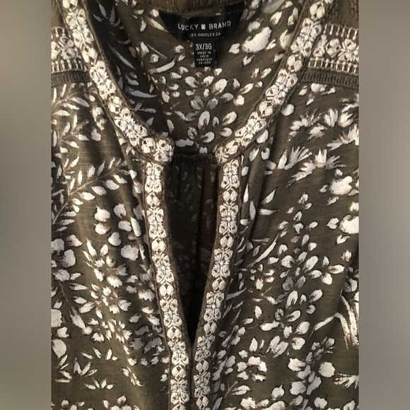 Bundle of Two (2) Lucky Brand Plus Size Tops, 3X - Picture 10 of 14